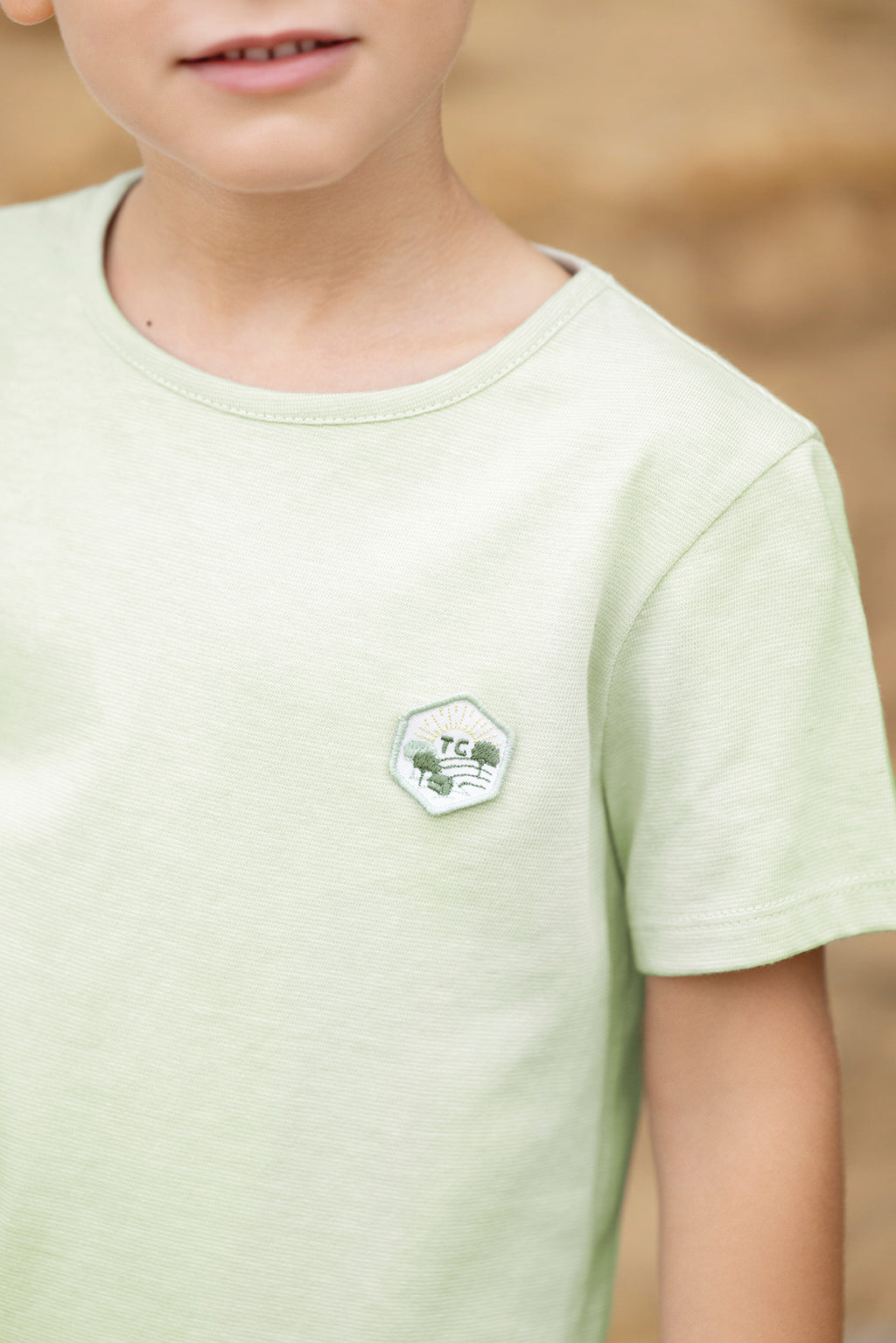 T-shirt - Green natural lettering