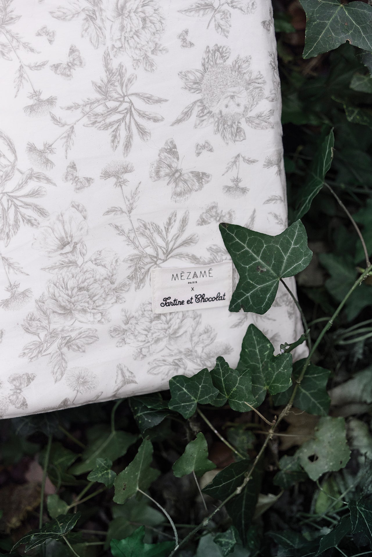 Tapis de vie toile de jouy gris - Mèzamé x Tartine et Chocolat