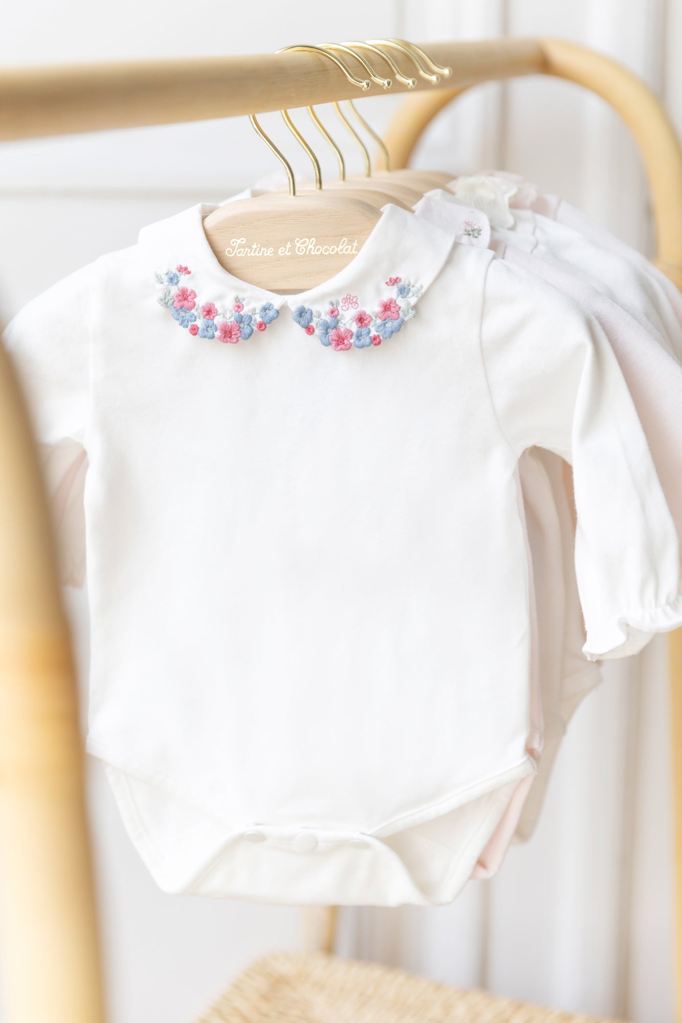 Body - Weiss Stickerei blumig