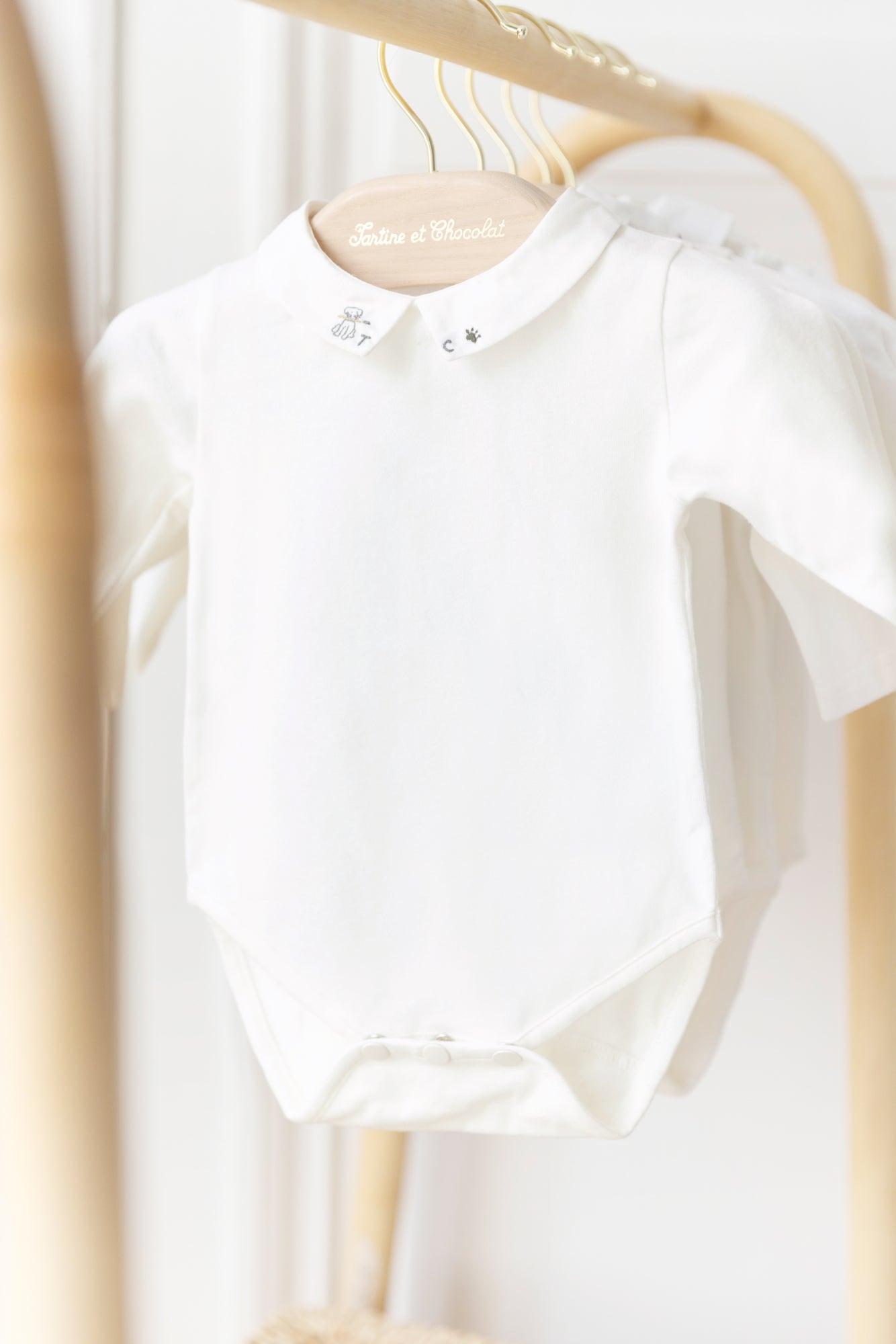 Romper - Puntige kraag Borduurwerk hond