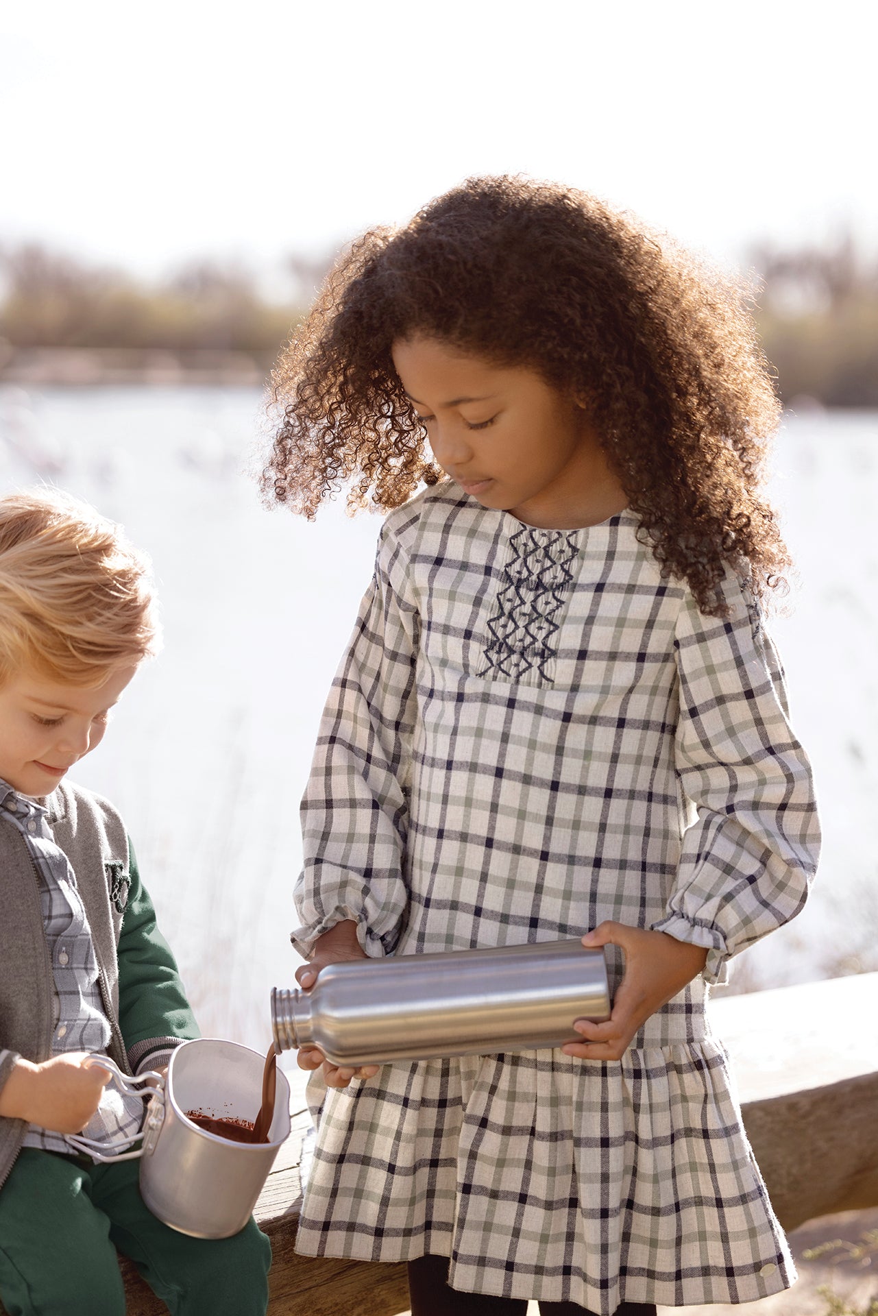 Vestido - Azul marino tiene Cuadros delantal