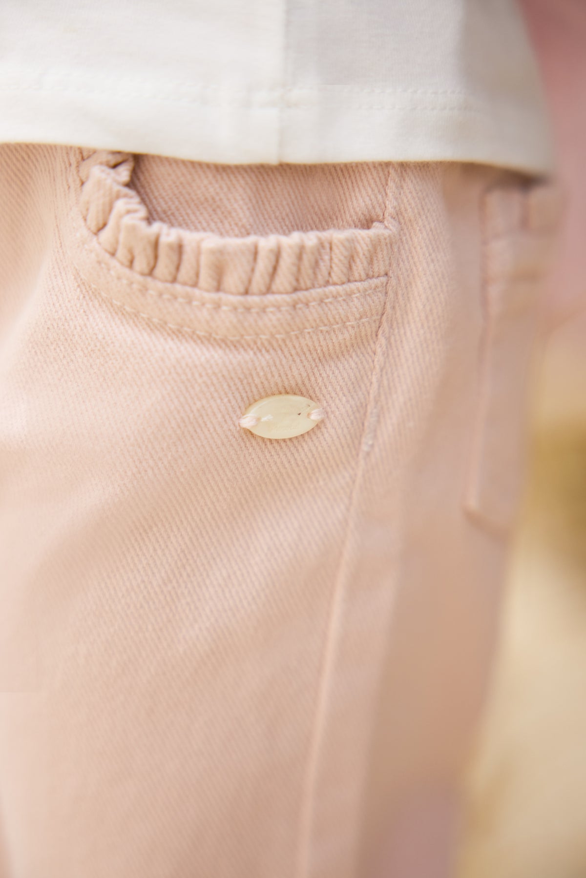 Jeans - Pale pink ruffled pocket
