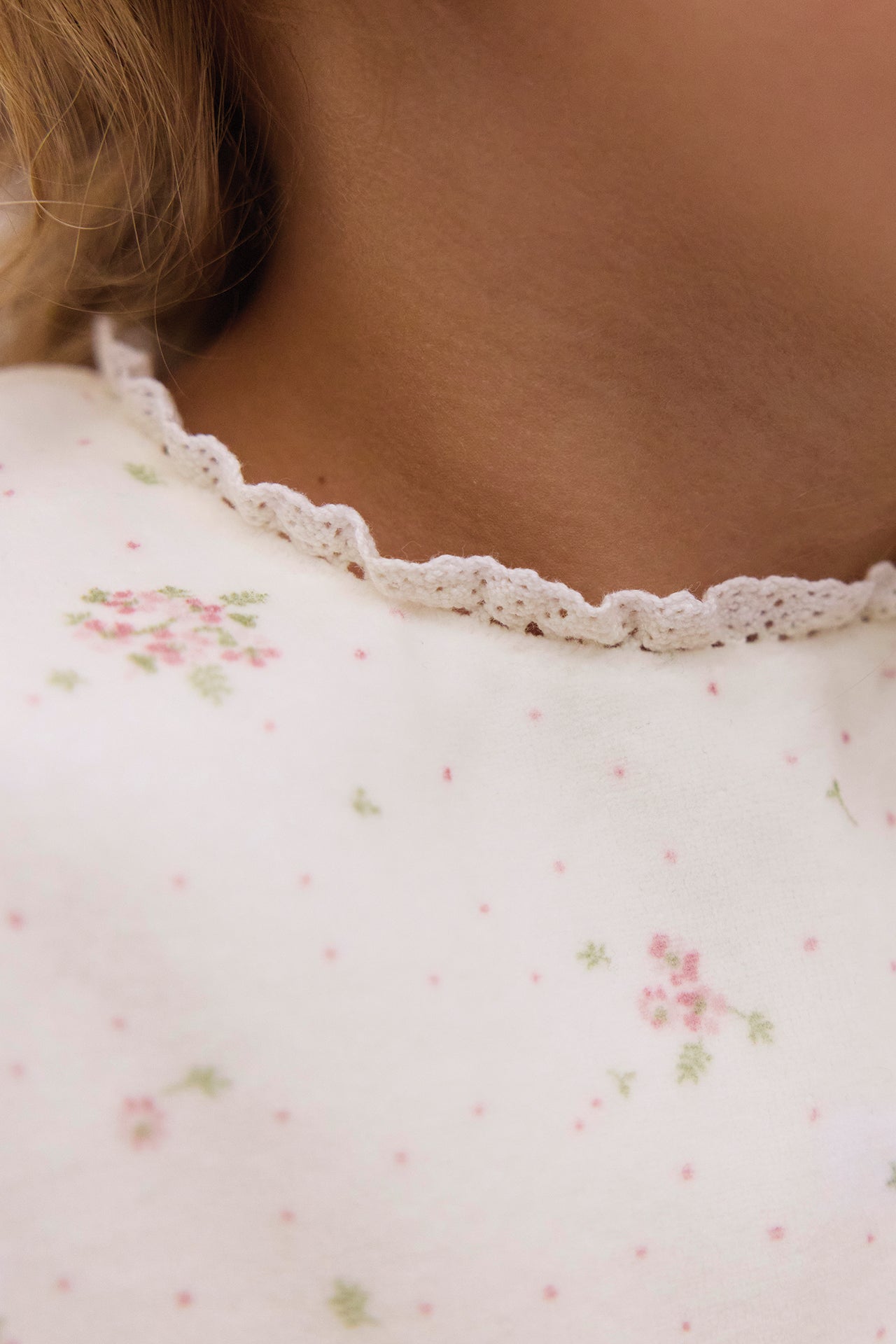 Pijama dos piezas - Marfil Terciopelo Estampado florido