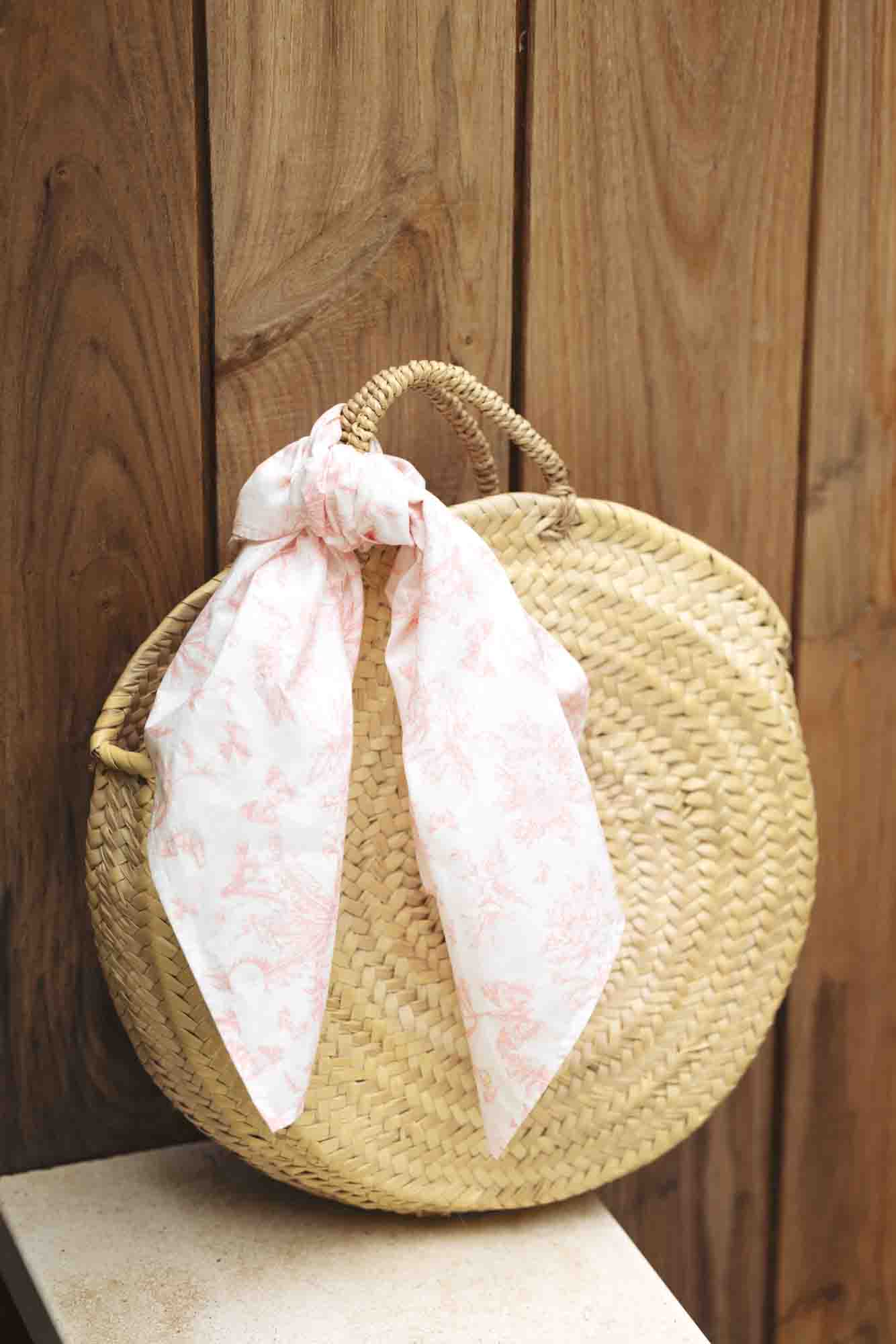 Foulard - Rose imprimé inspiration Toile de Jouy