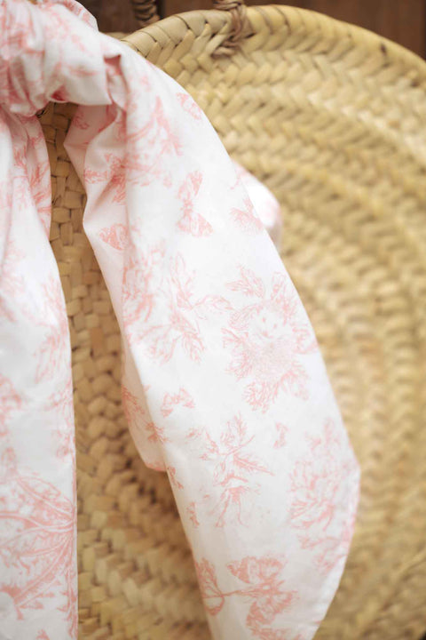 Foulard - Rose imprimé inspiration Toile de Jouy - Image principale