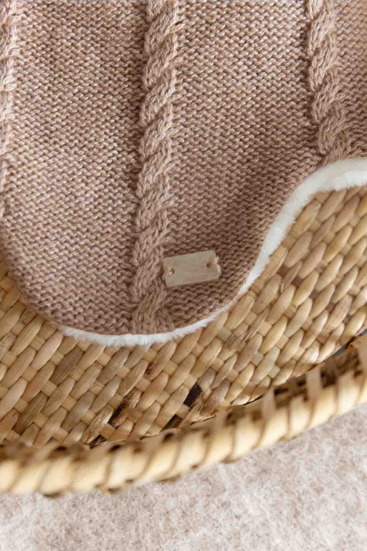 Muts - Camel in gebreide stijl