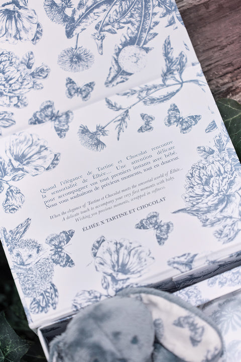 Coffret biberon et doudou - Toile de jouy bleu Élhée x Tartine et Chocolat - Image principale
