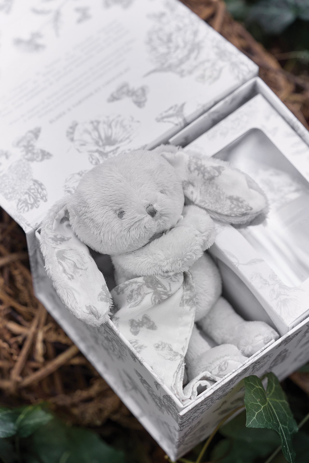 Coffret biberon et doudou - Toile de jouy gris Élhée x Tartine et Chocolat